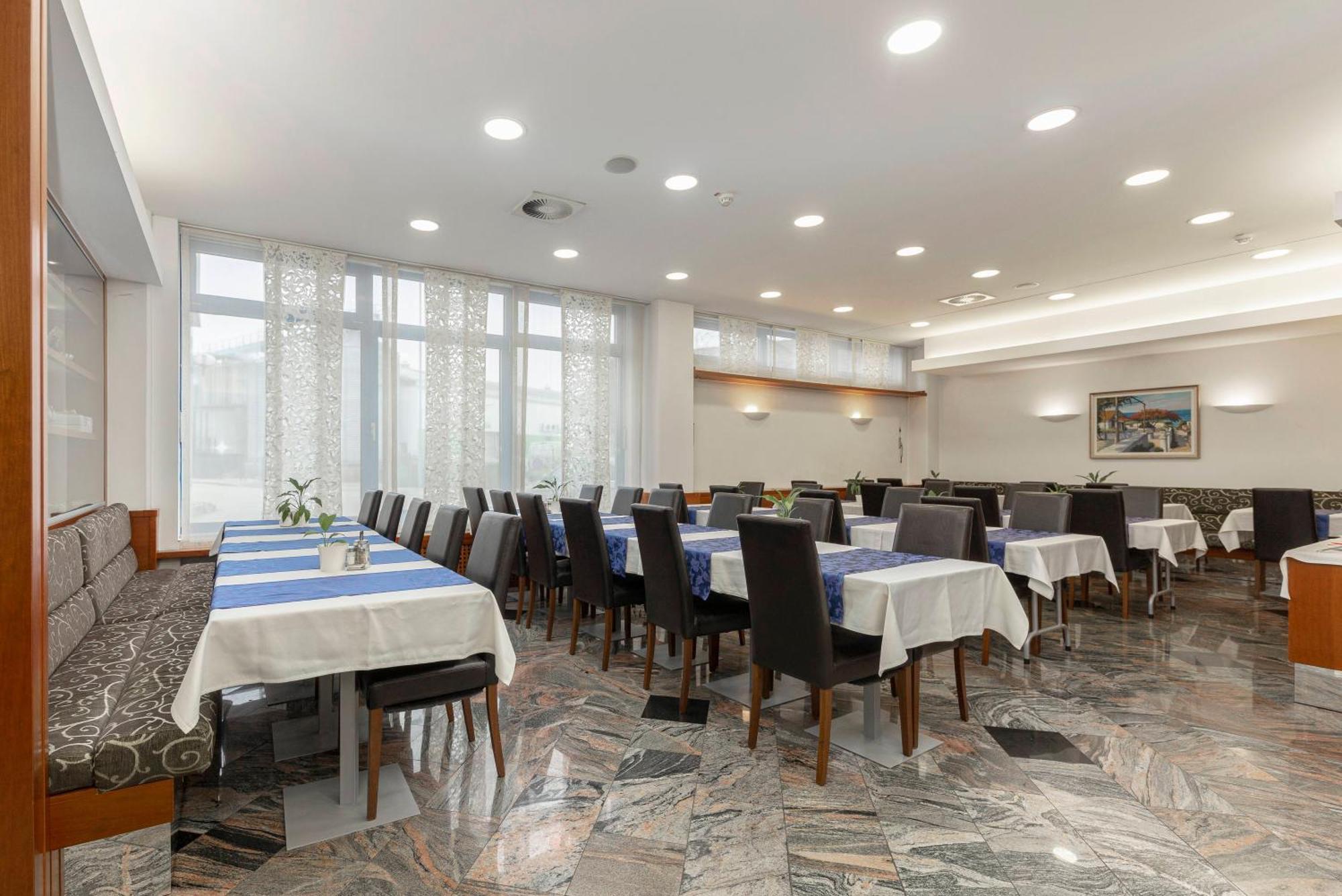 Garni Hotel Azul クラーニ エクステリア 写真